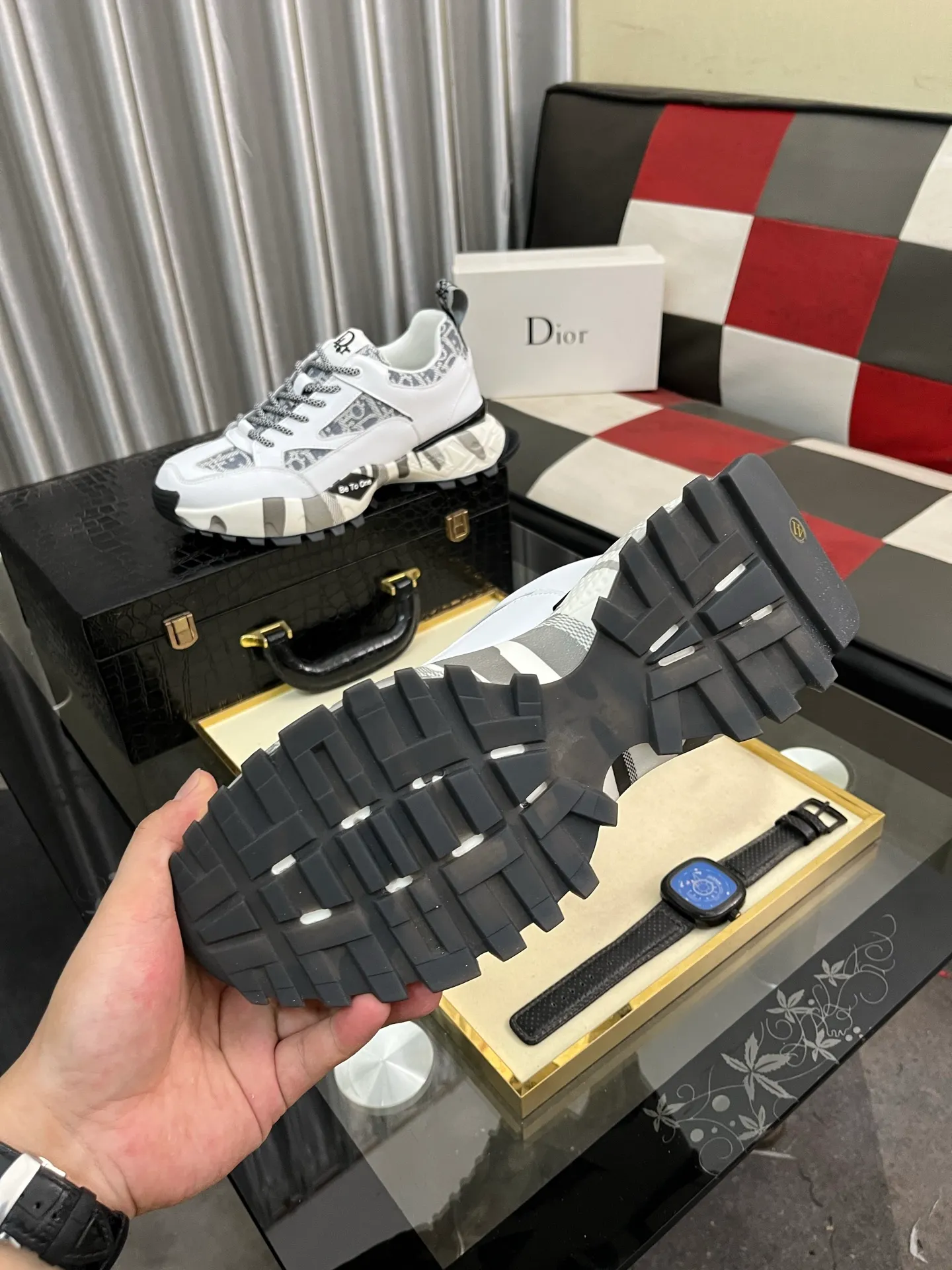 Men's Men's Shoes💰458⌚️⌚️Dior unique modern style sneakers. Counter purchasing 🏃casual leather shoes😍😍 original cowhide leather imported from Italy (refuses to discolor and grind feet) soles: original soles specially provided by the original factory, super cool😍 lace up and walk with wind👍 style design ⚠️ super comfortable and wear-resistant original soles. Just like shooting the real thing 🎬The real thing is better Code number: 38-443️⃣Colors available